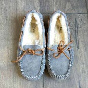 UGG GRAY SLIPPER/MOCCASIN WOMANS 6